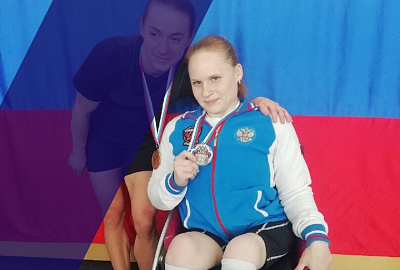 Спортсменка с инвалидностью Марина Бекетова завоевала серебро на чемпионате России по пауэрлифтингу среди здоровых атлетов