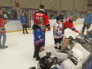 Сотрудники компании Nissan поздравили юных следж-хоккеистов
