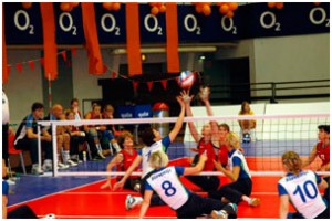 В волейболе от хорошей подачи зависит удача