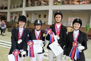 Петербургским конникам с инвалидностью требуется помощь