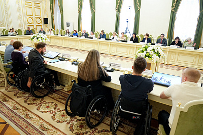 Мы — на круглом столе по вопросам развития адаптивного спорта Мы — на круглом столе по вопросам развития адаптивного спорта