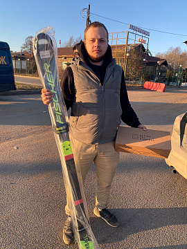 Передали инвентарь для слабослышащего горнолыжника Александра Яковлева!