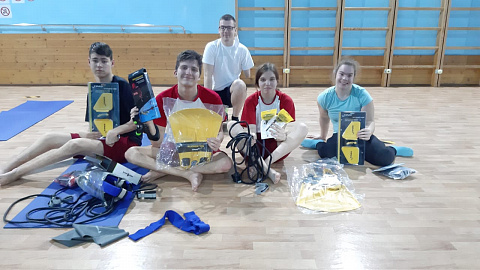 Передали инвентарь сборной по плаванию