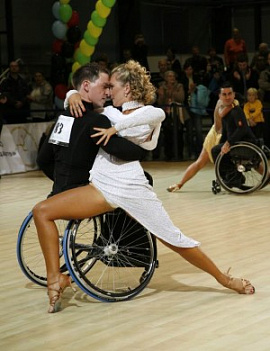 Голосуем за чемпиона по танцам на колясках Максима Седакова!