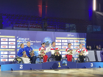 Петербургские танцоры на колясках - одни из лучших в мире