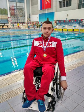 Апостолаки Артур